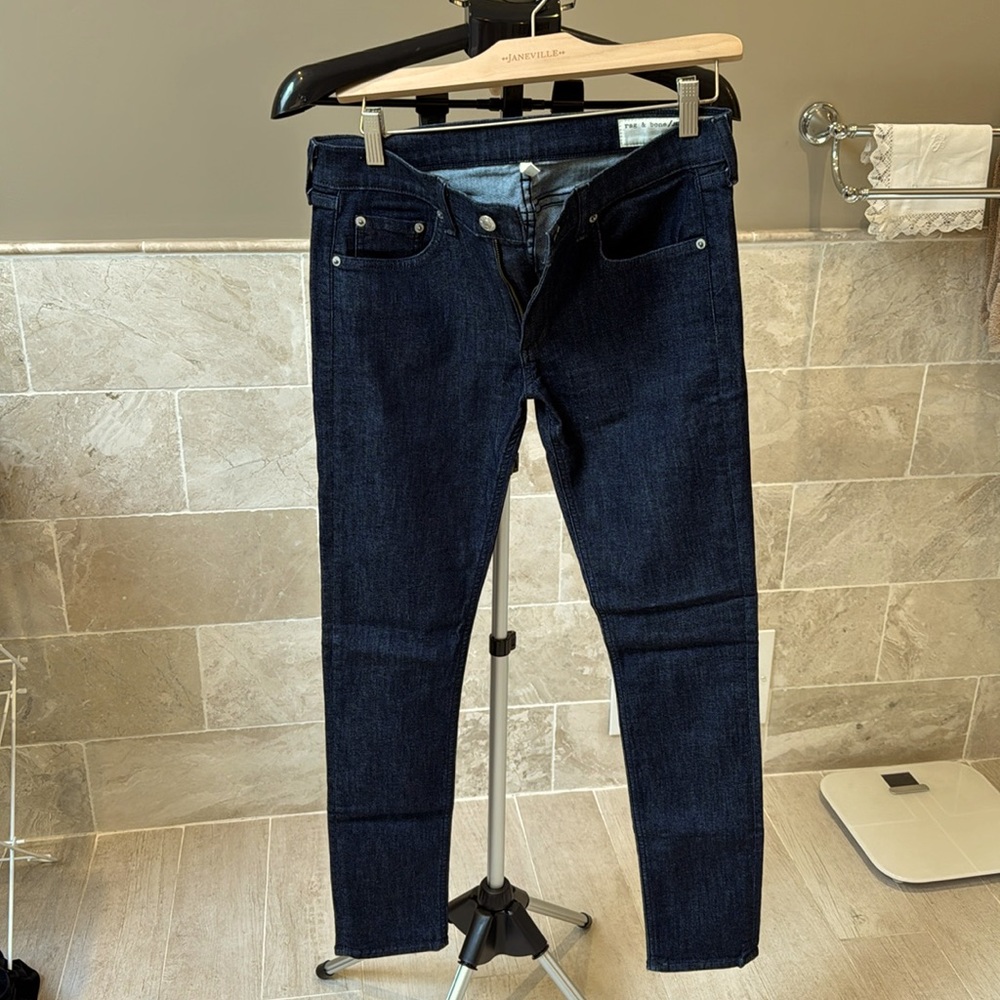 Like new! Never worn Rag and Bone dark wash indigo skinny  jeans